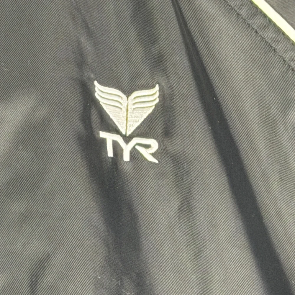 TYR Swim Parka Men Large (L) Black White Fleece Lined Hooded Warm Up Jacket